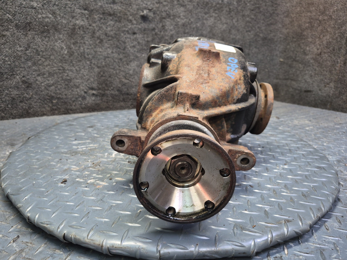 01-06 BMW E46 330i 330Ci M/T Rear Differential Carrier 3.07 Ratio 7511191 OEM