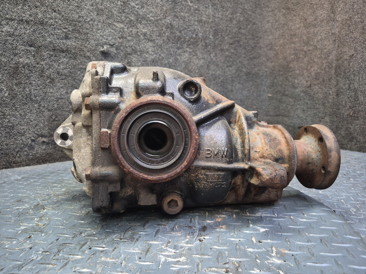 01-06 BMW E46 330i 330Ci M/T Rear Differential Carrier 3.07 Ratio 7511191 OEM
