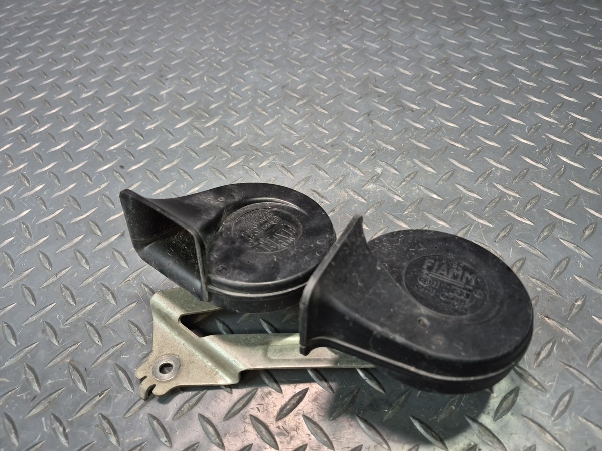 97-04 Chevrolet Corvette C5 Set of 2 High & Low Tone Note Pitch Horn Signal OEM
