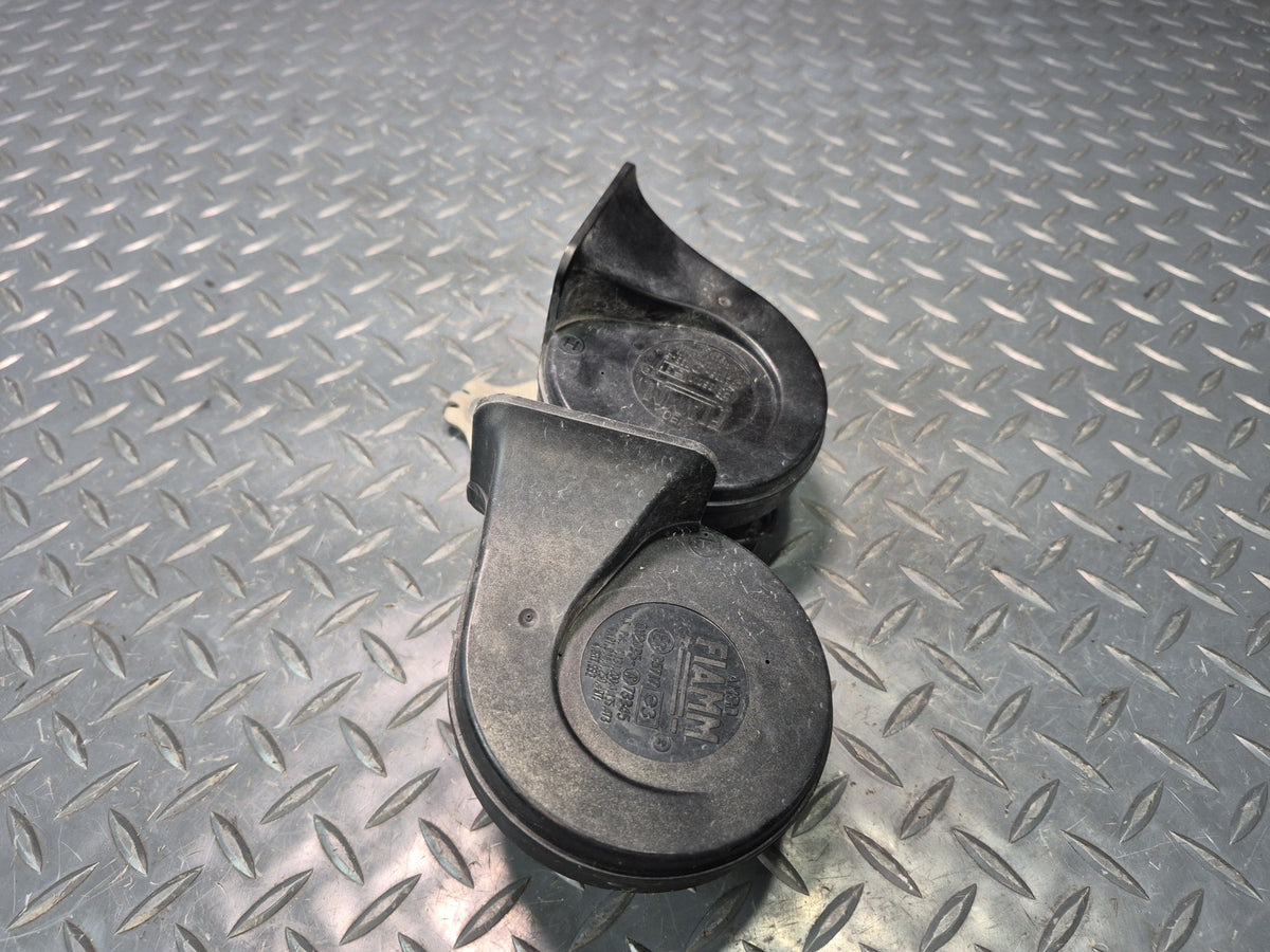97-04 Chevrolet Corvette C5 Set of 2 High & Low Tone Note Pitch Horn Signal OEM