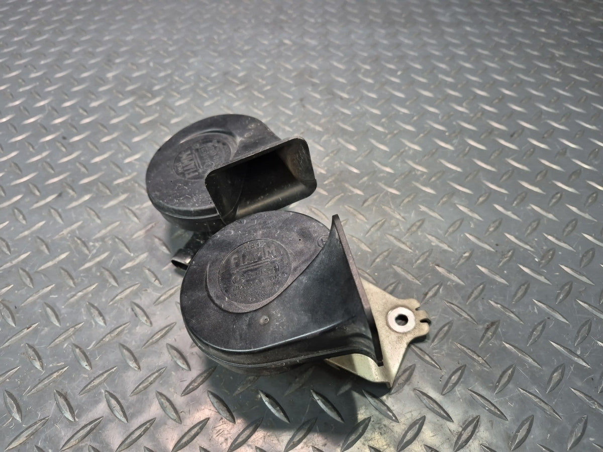 97-04 Chevrolet Corvette C5 Set of 2 High & Low Tone Note Pitch Horn Signal OEM