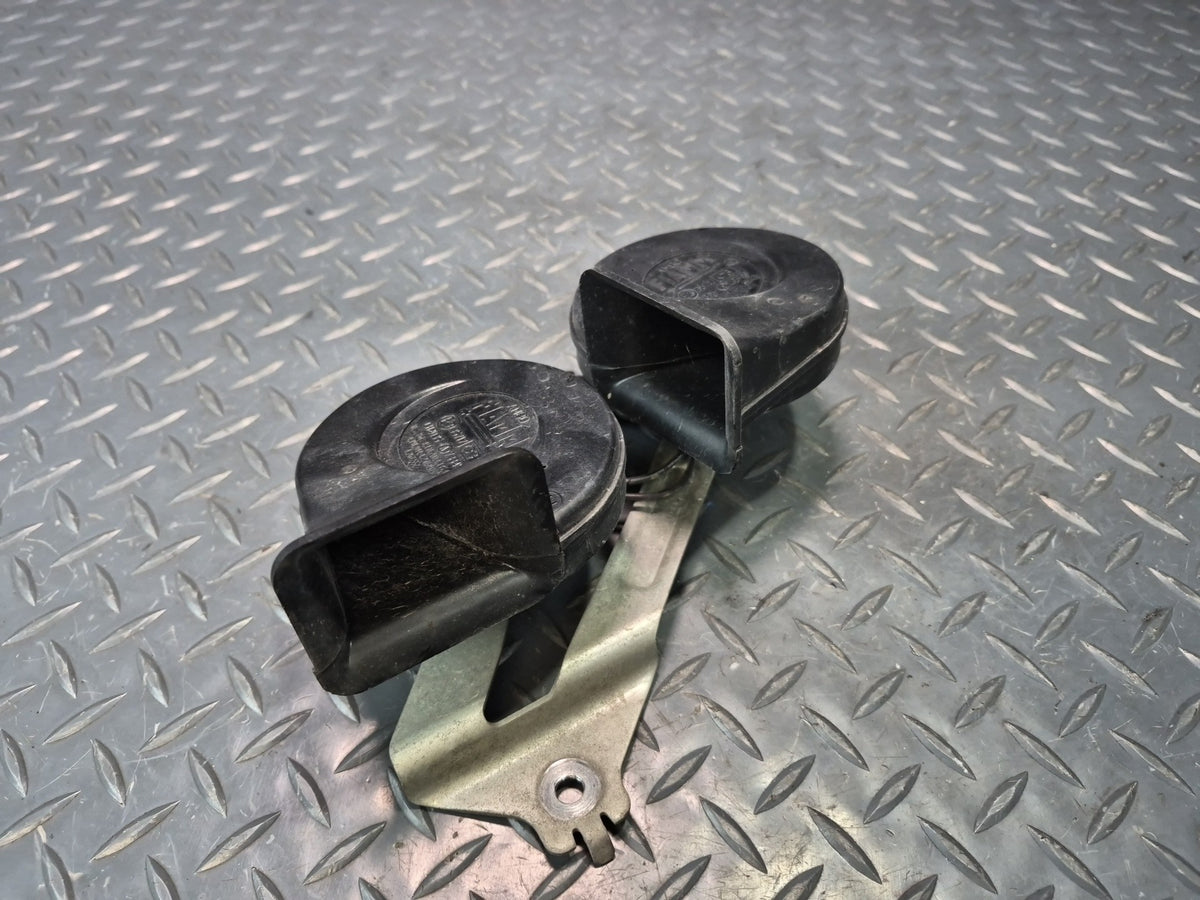 97-04 Chevrolet Corvette C5 Set of 2 High & Low Tone Note Pitch Horn Signal OEM