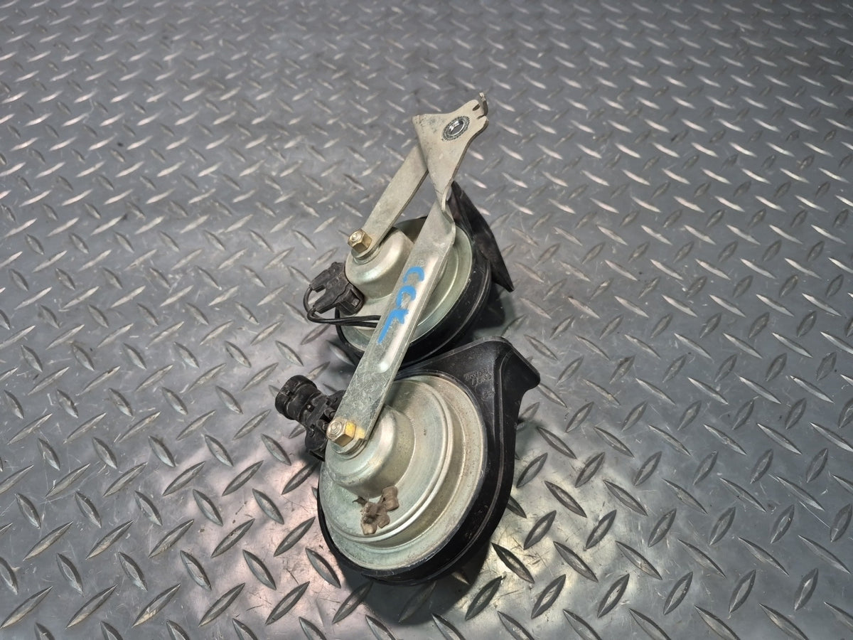 97-04 Chevrolet Corvette C5 Set of 2 High & Low Tone Note Pitch Horn Signal OEM