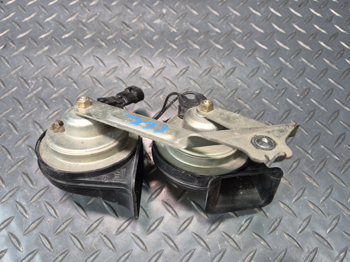 97-04 Chevrolet Corvette C5 Set of 2 High & Low Tone Note Pitch Horn Signal OEM