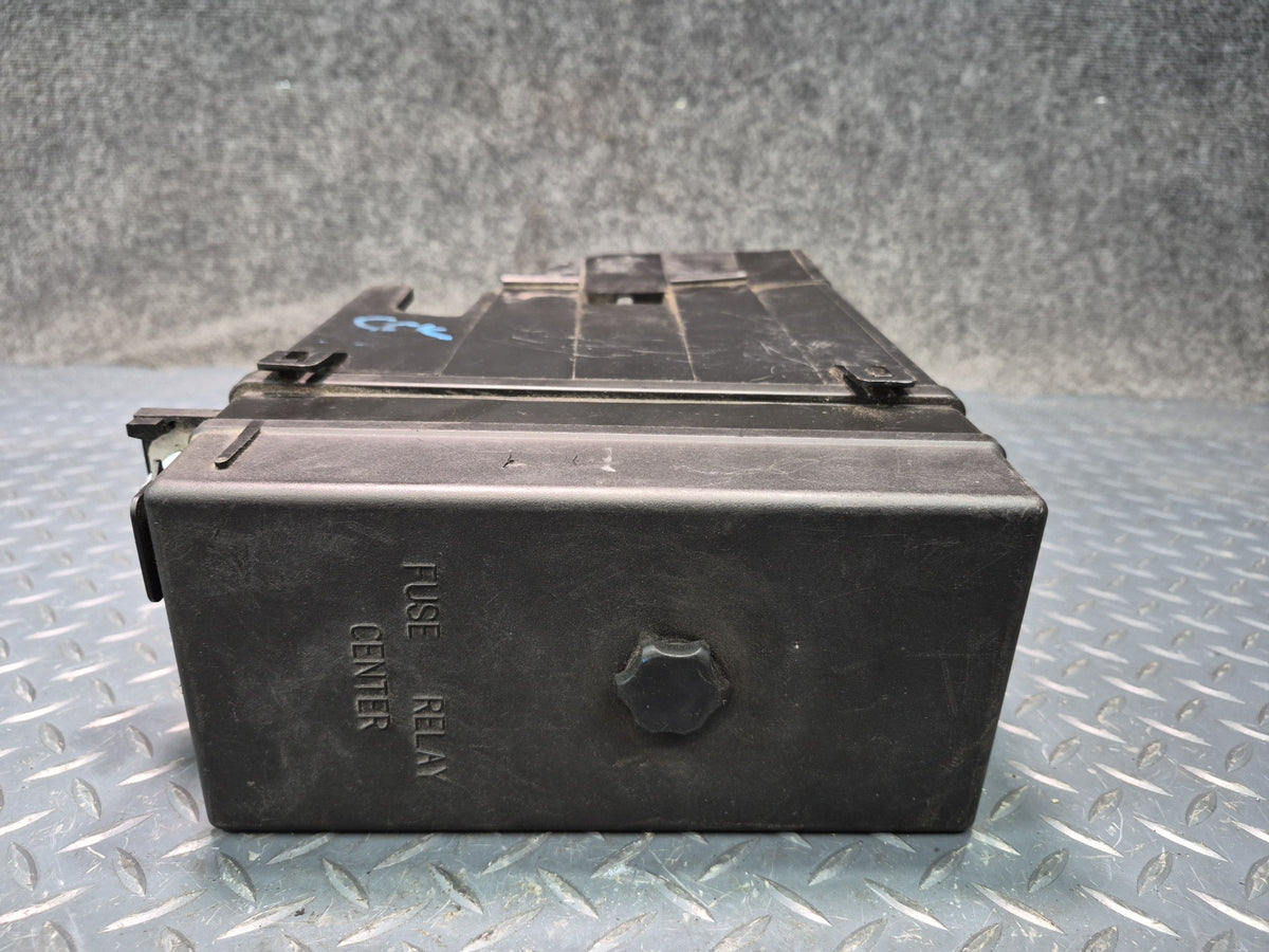 1999 Chevrolet Corvette C5 Under Hood Engine Relay Fuse Box 12176988 OEM