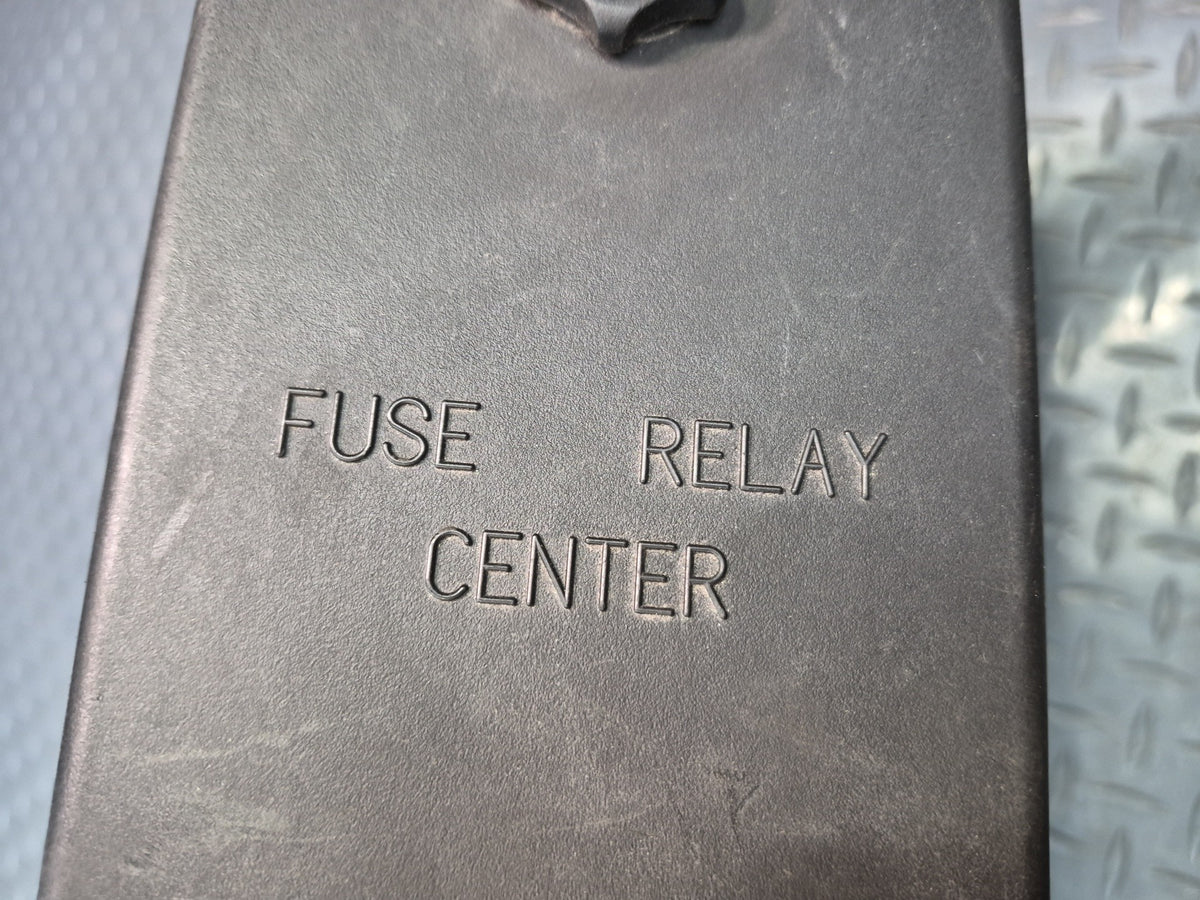 1999 Chevrolet Corvette C5 Under Hood Engine Relay Fuse Box 12176988 OEM