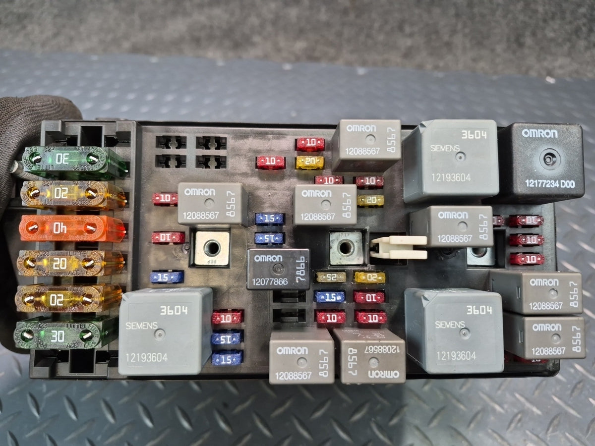 1999 Chevrolet Corvette C5 Under Hood Engine Relay Fuse Box 12176988 OEM