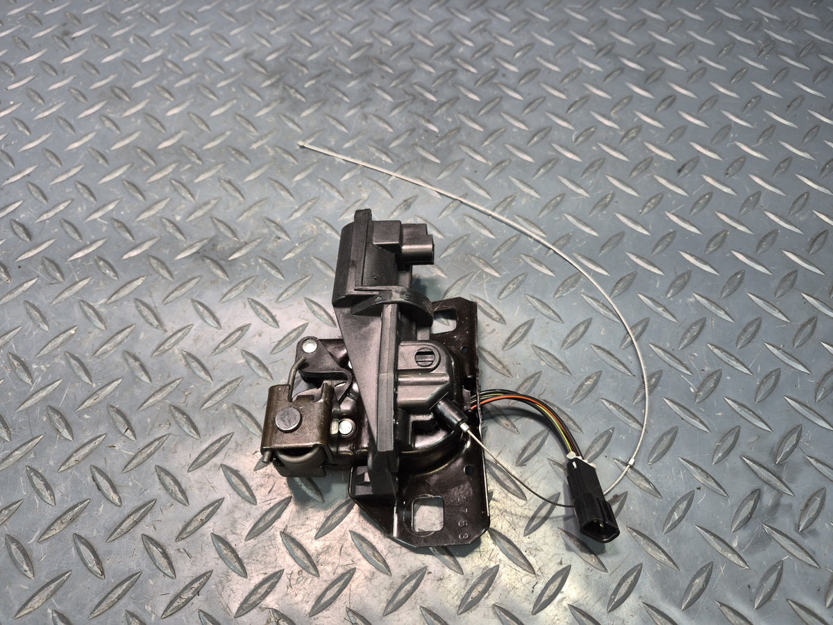 98-04 Chevy Corvette C5 Convertible Rear Trunk Lock Latch Actuator 16637699 OEM
