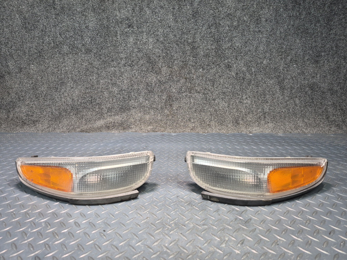 97-04 Chevrolet Corvette C5 Set of 2 Front Left & Right Turn Signal Light OEM