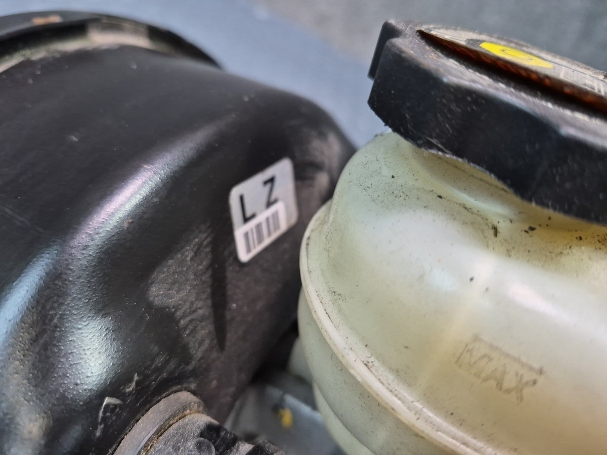 97-04 Chevrolet Corvette C5 Brake Master Cylinder Booster Fluid Reservoir OEM