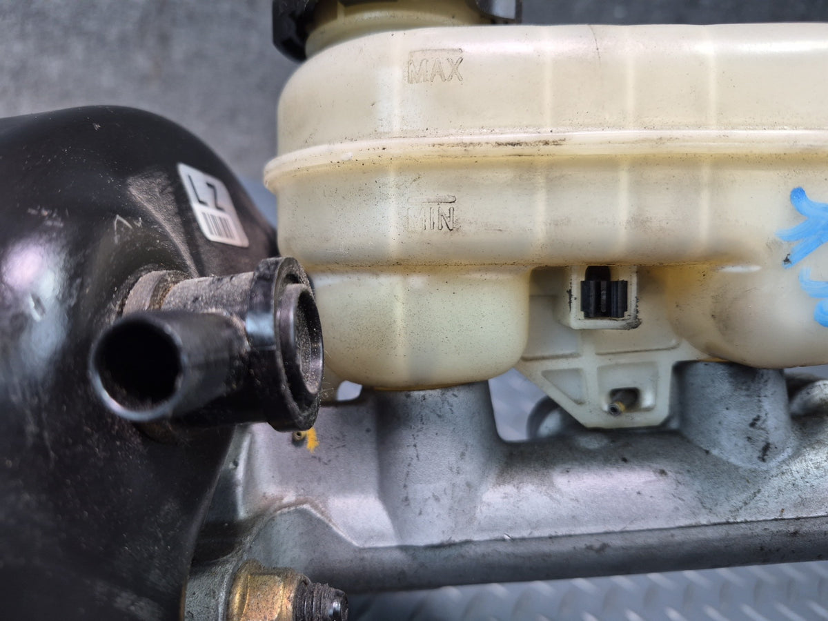 97-04 Chevrolet Corvette C5 Brake Master Cylinder Booster Fluid Reservoir OEM