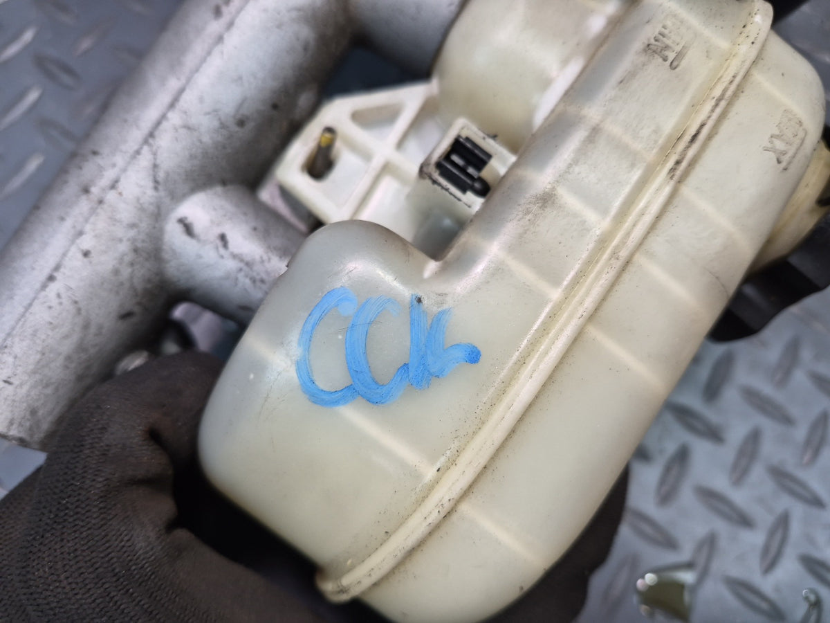 97-04 Chevrolet Corvette C5 Brake Master Cylinder Booster Fluid Reservoir OEM