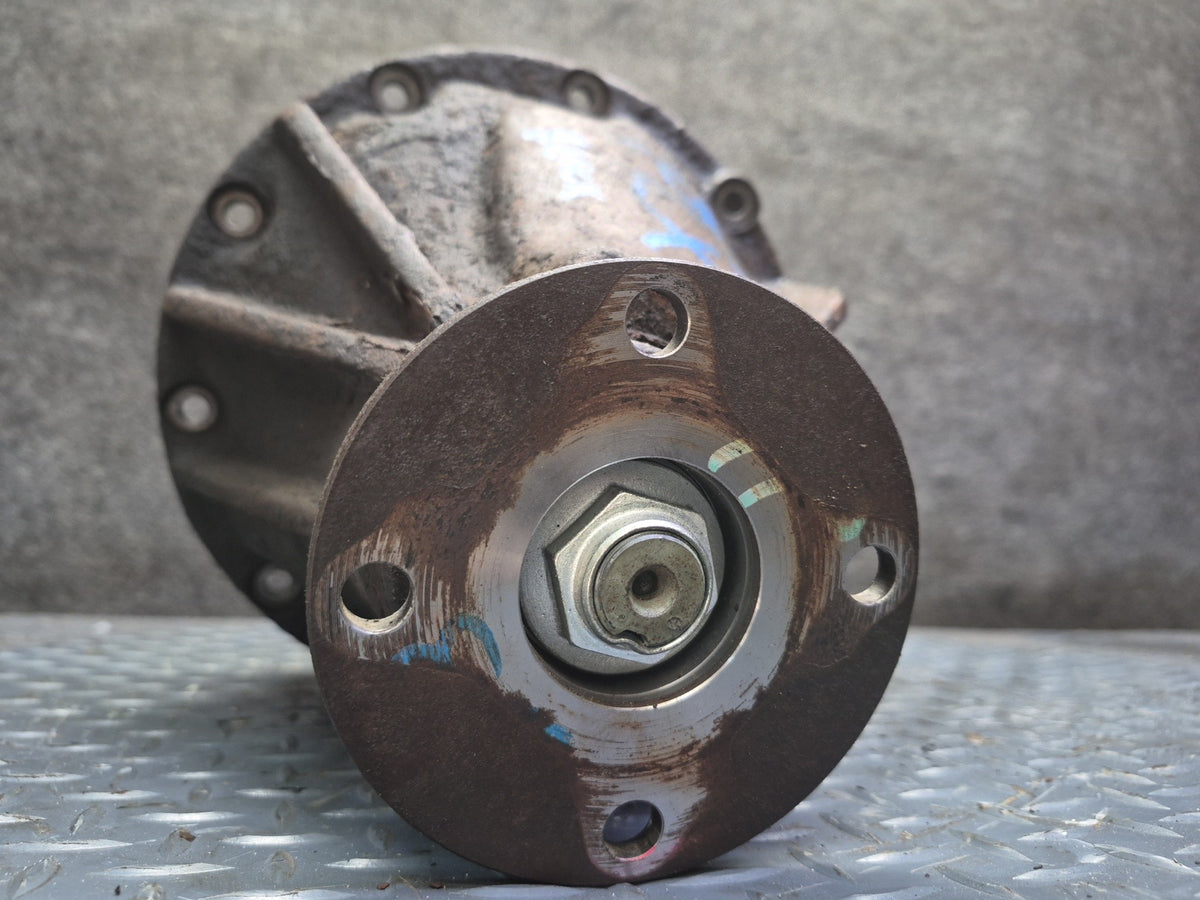 2003-2007 Lexus UZJ100L LX470 Rear Differential Axle Carrier 4.10 Ratio