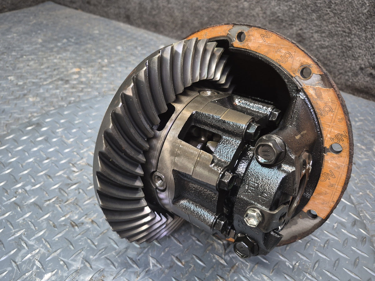 2003-2007 Lexus UZJ100L LX470 Rear Differential Axle Carrier 4.10 Ratio