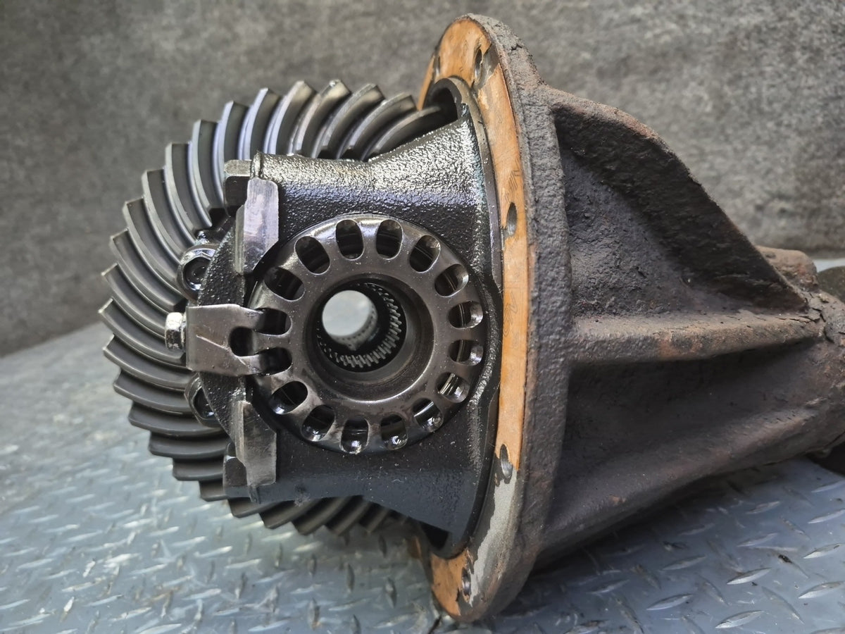 2003-2007 Lexus UZJ100L LX470 Rear Differential Axle Carrier 4.10 Ratio