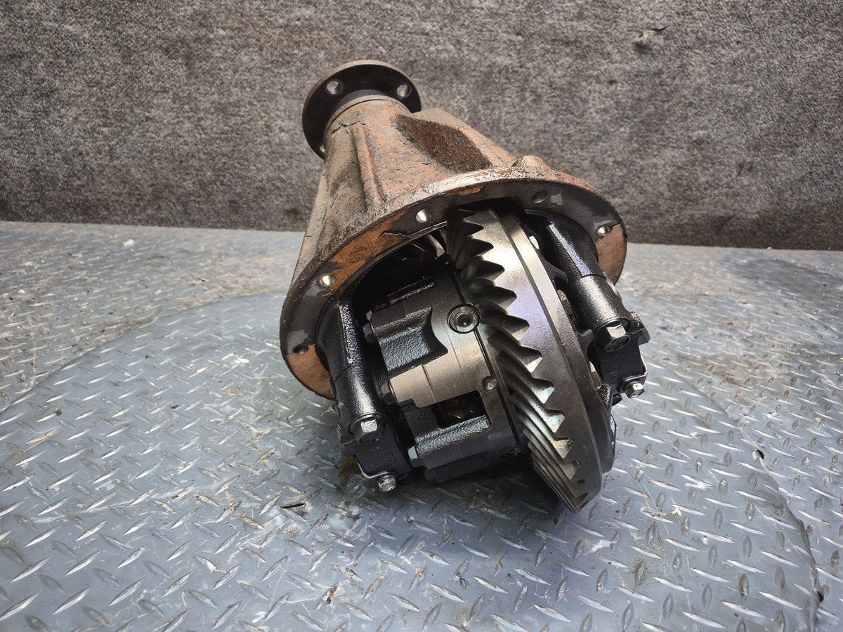 2003-2007 Lexus UZJ100L LX470 Rear Differential Axle Carrier 4.10 Ratio