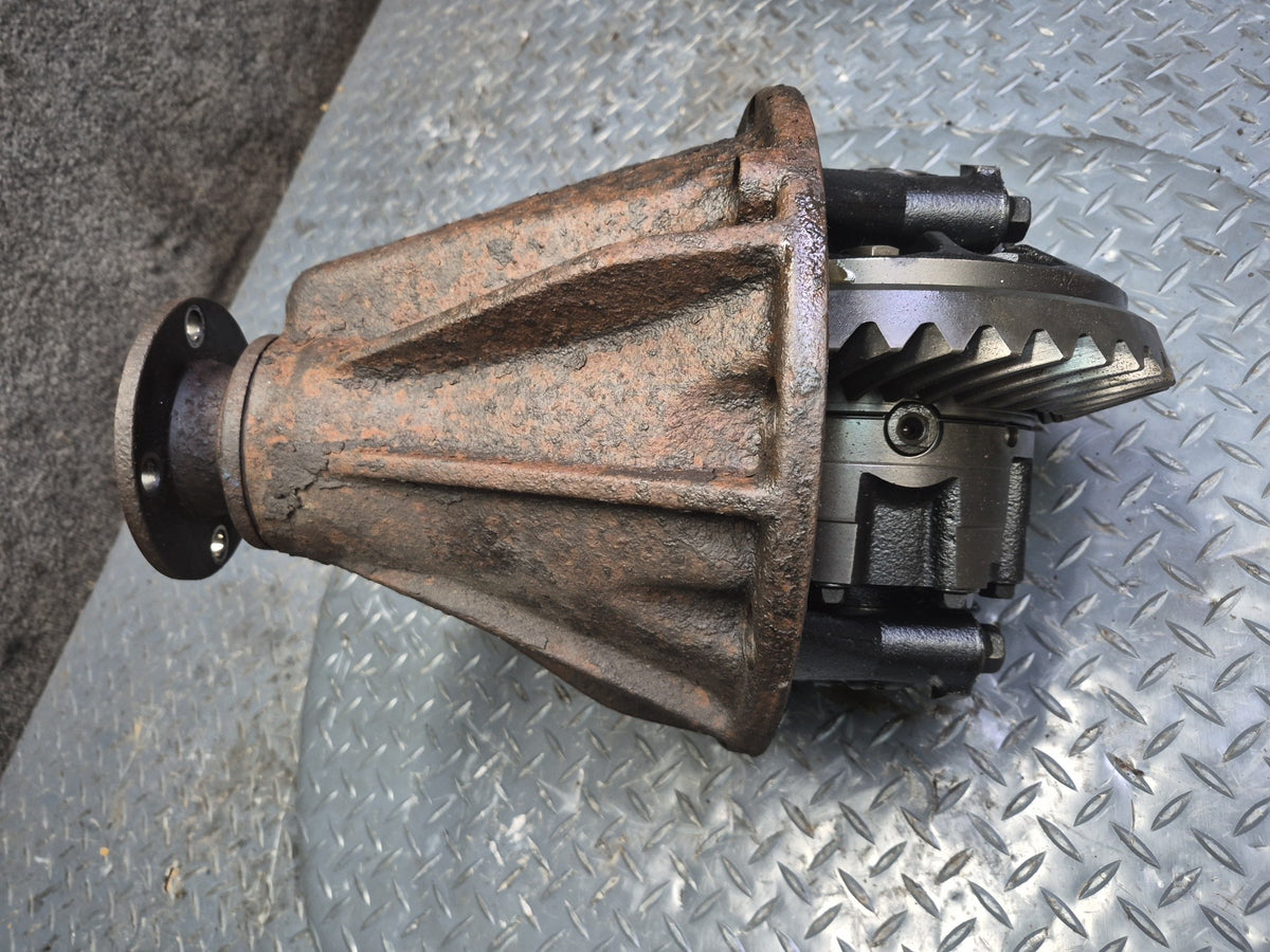 2003-2007 Lexus UZJ100L LX470 Rear Differential Axle Carrier 4.10 Ratio
