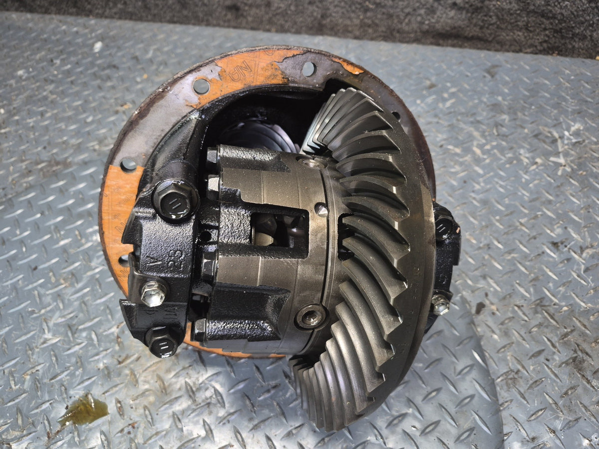 2003-2007 Lexus UZJ100L LX470 Rear Differential Axle Carrier 4.10 Ratio