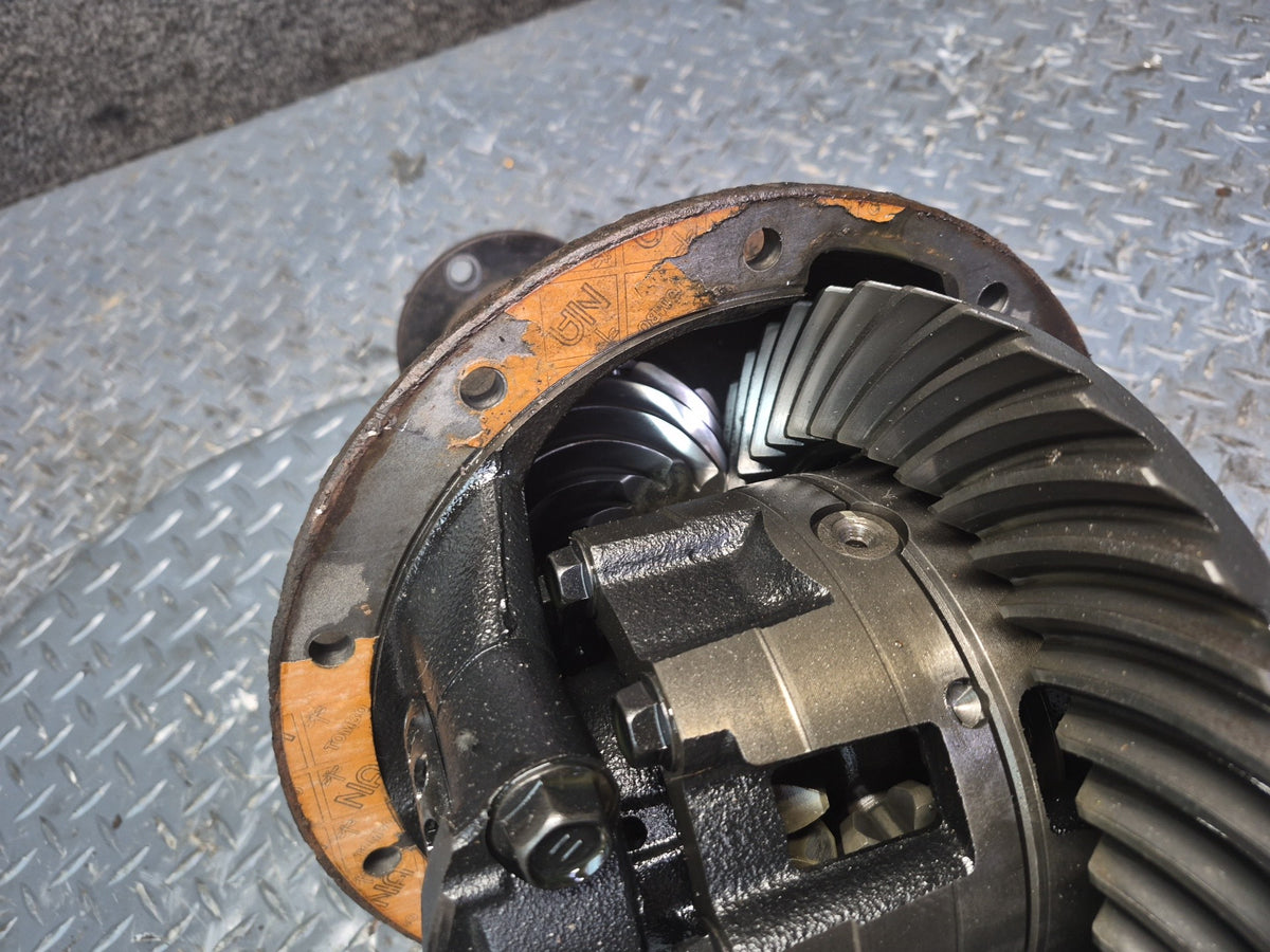 2003-2007 Lexus UZJ100L LX470 Rear Differential Axle Carrier 4.10 Ratio