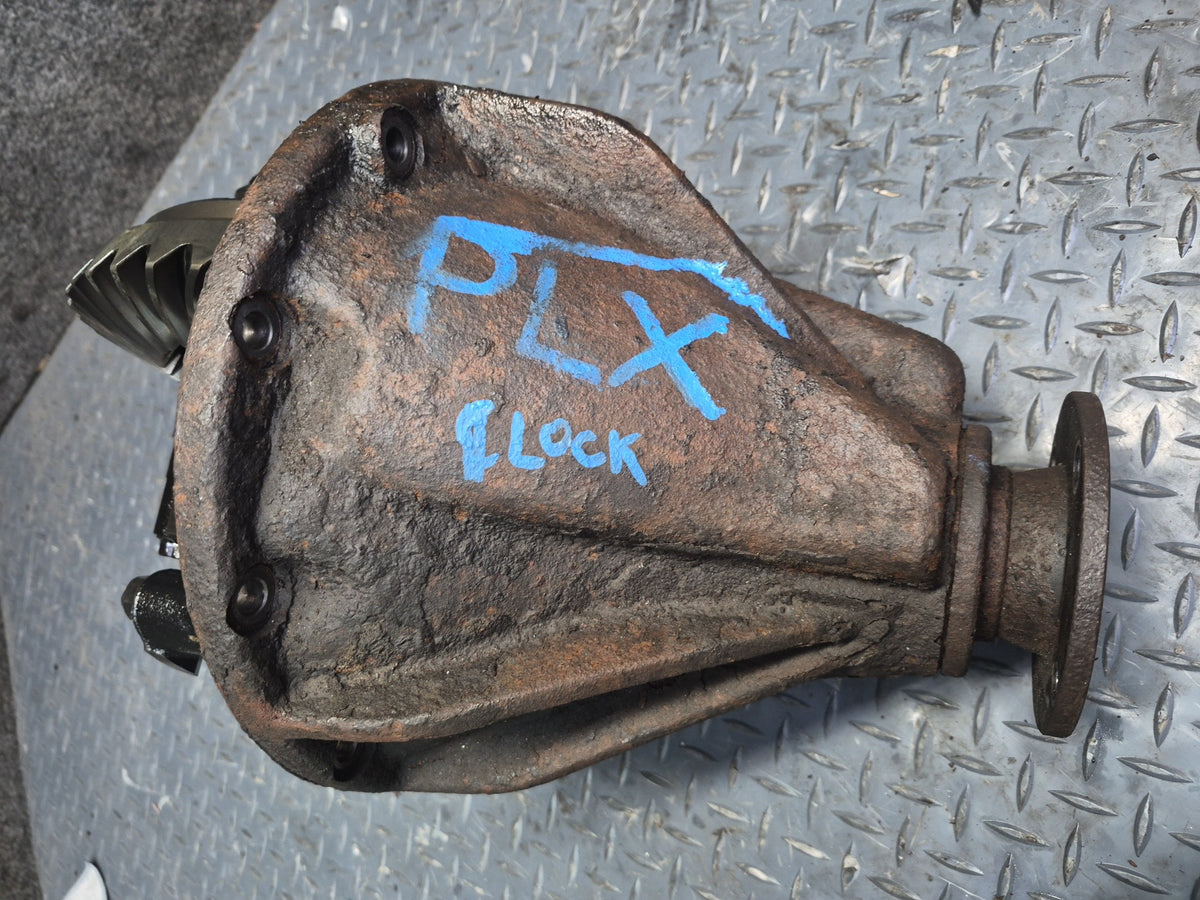 2003-2007 Lexus UZJ100L LX470 Rear Differential Axle Carrier 4.10 Ratio