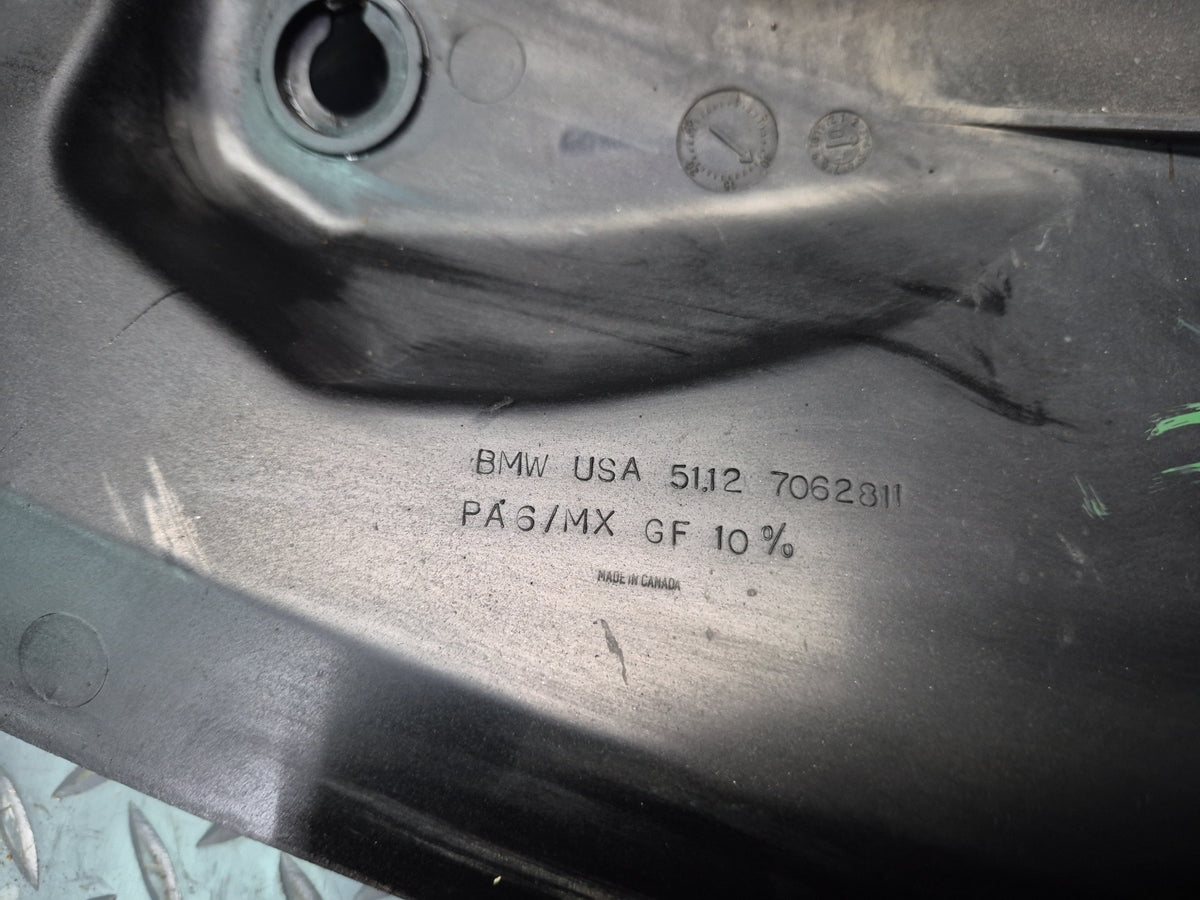 03-08 BMW E85 Z4 Engine Upper Trim Cover Panel 7062811 OEM