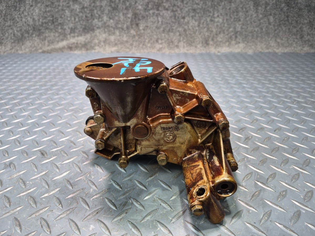 1997 BMW E31 840Ci M62 Engine Motor Oil Pump 1745896