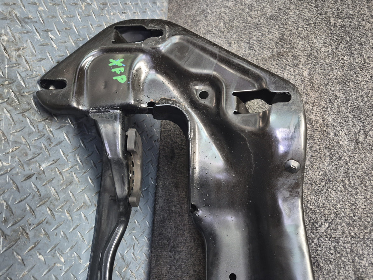 2014-2018 BMW F15 X5 8HP-75 Transmission Crossmember Gearbox Support Bracket