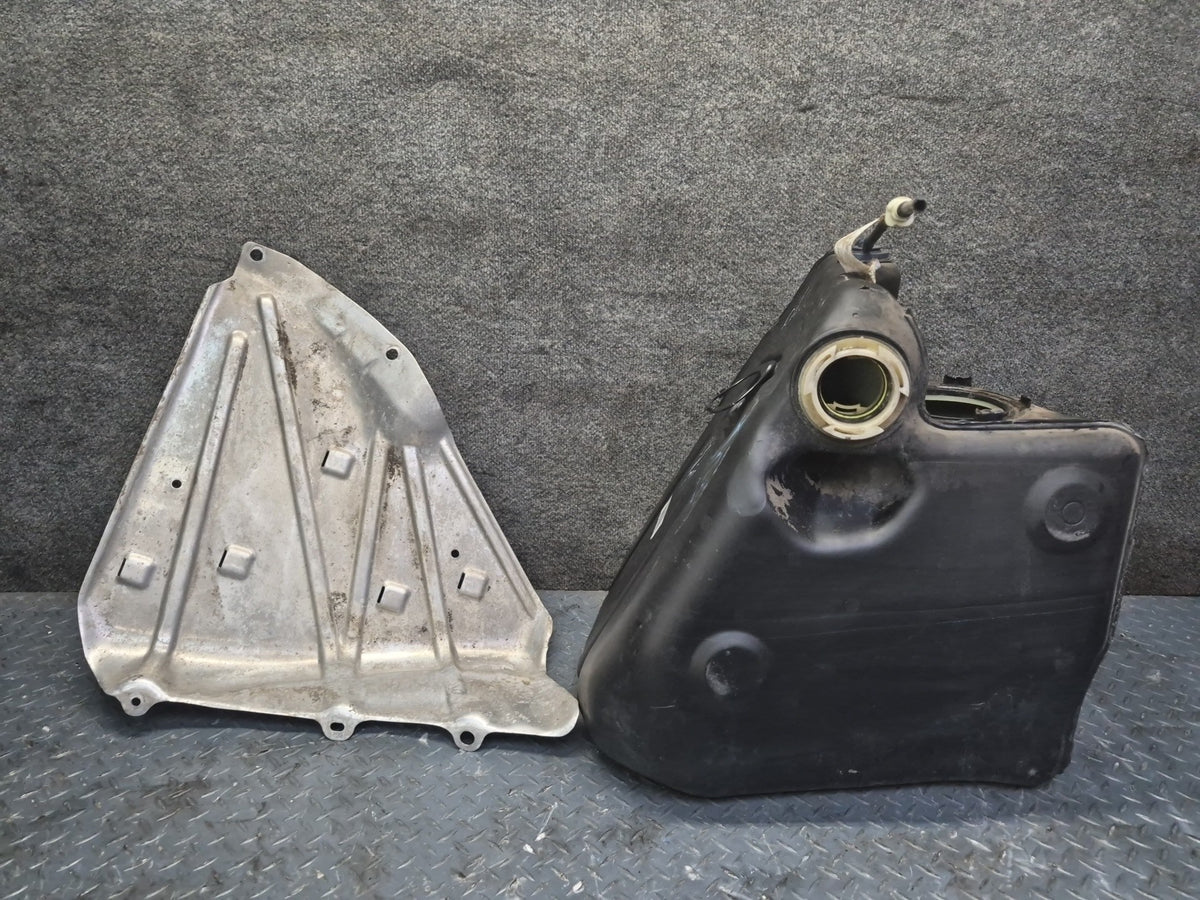 05-13 Chevrolet Corvette C6 Right Fuel Tank Reservoir w Heat Shield Set OEM