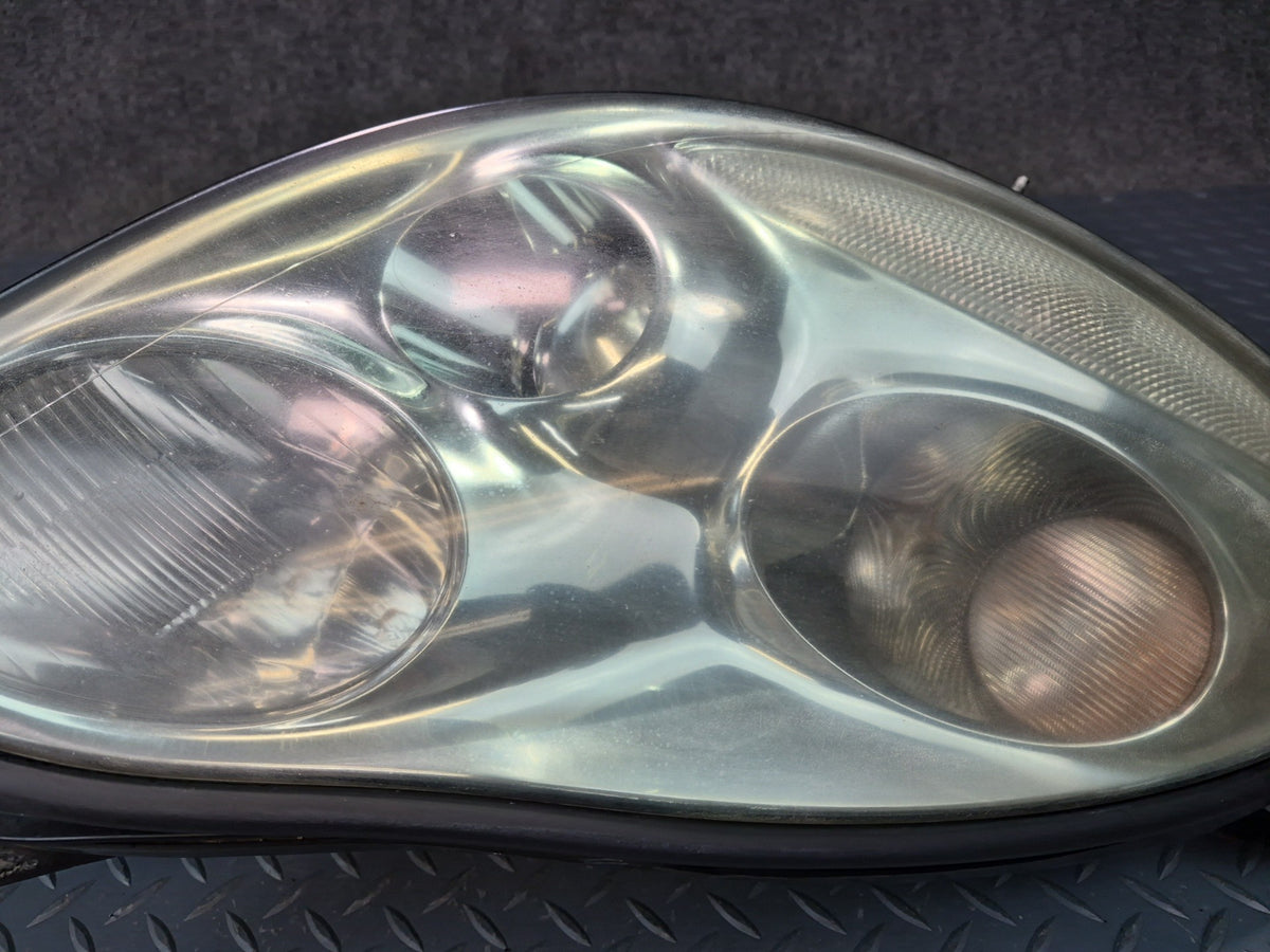 02-05 Lexus UZZ40L SC430 Right Passenger Side Halogen Headlight Lamp Damaged