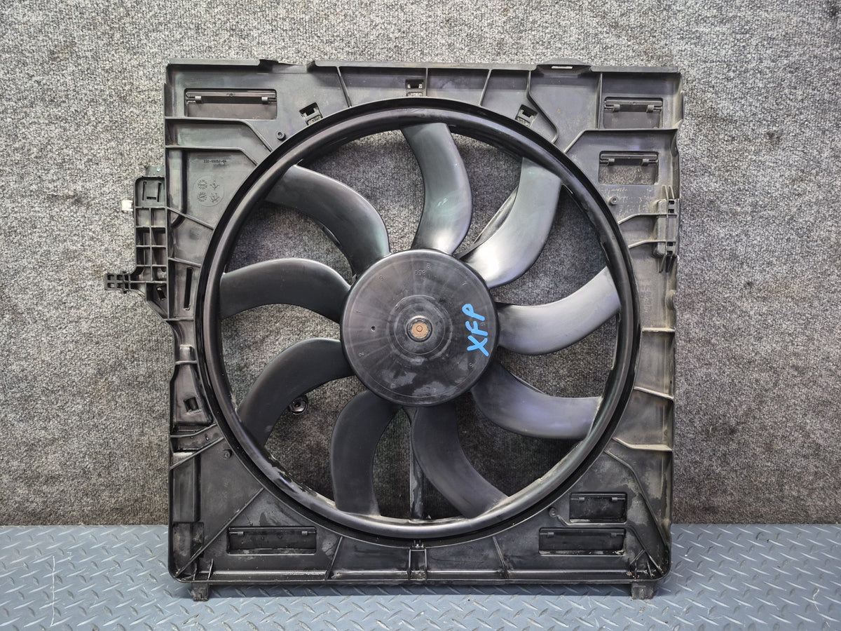 2014-2018 BMW F15 X5 4.4L Engine Cooling Fan Motor Shroud 7634472 Damaged