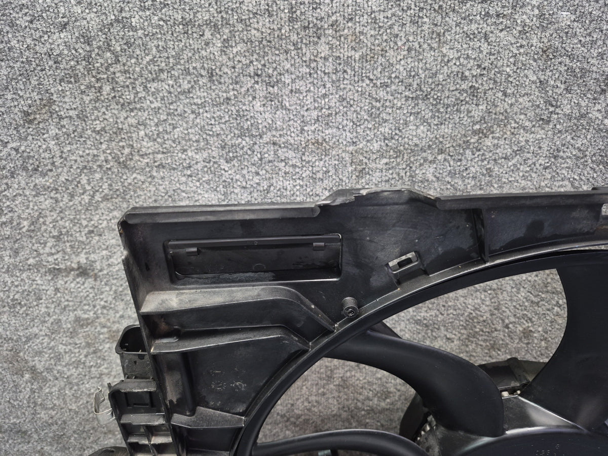 2014-2018 BMW F15 X5 4.4L Engine Cooling Fan Motor Shroud 7634472 Damaged