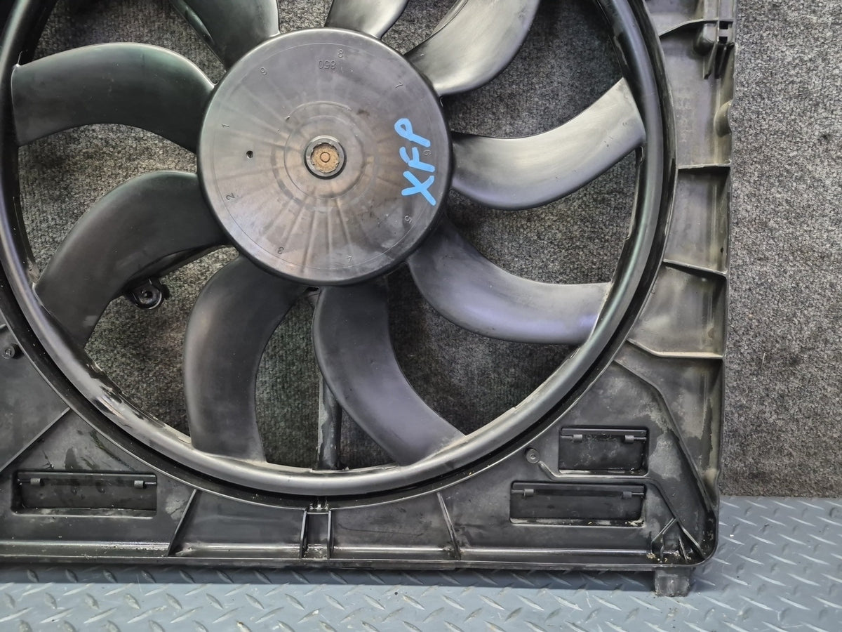 2014-2018 BMW F15 X5 4.4L Engine Cooling Fan Motor Shroud 7634472 Damaged