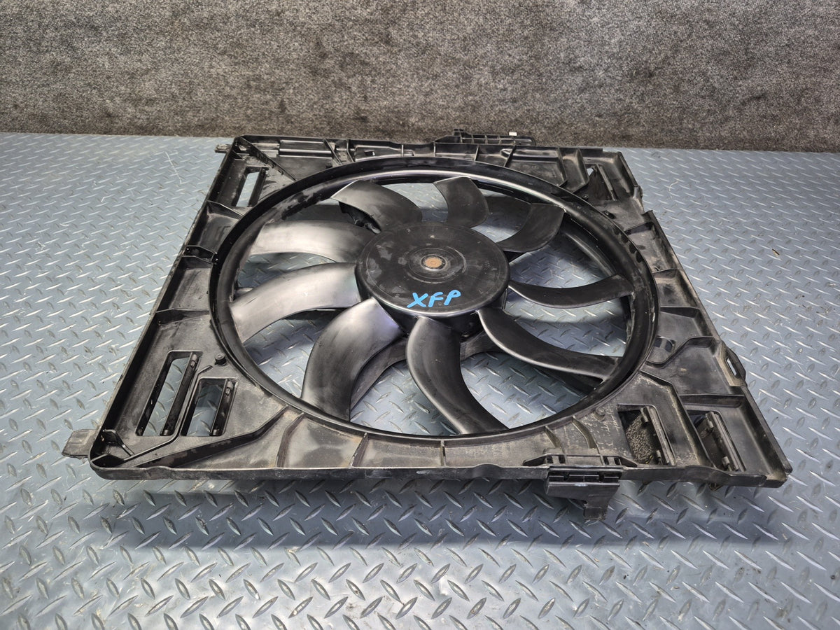 2014-2018 BMW F15 X5 4.4L Engine Cooling Fan Motor Shroud 7634472 Damaged