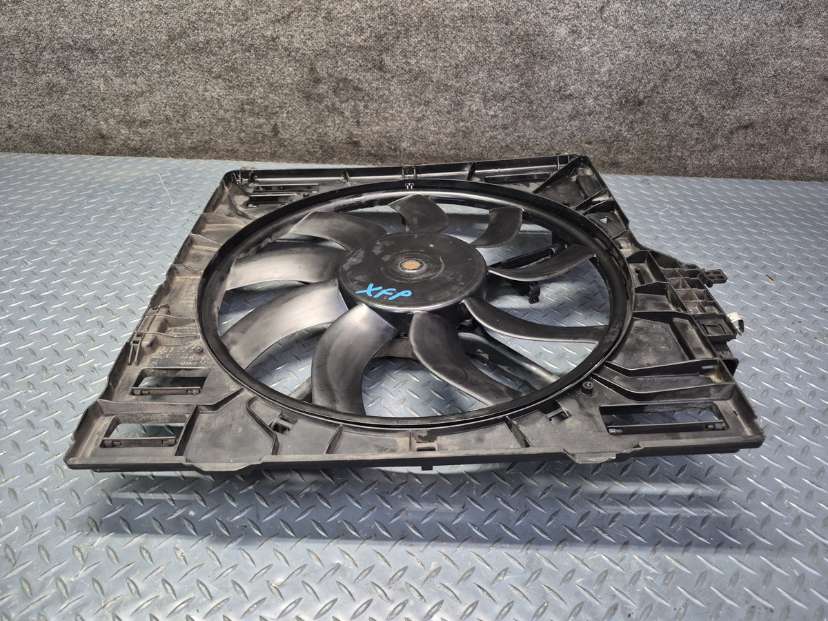 2014-2018 BMW F15 X5 4.4L Engine Cooling Fan Motor Shroud 7634472 Damaged