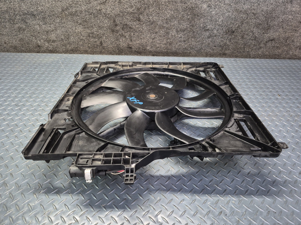 2014-2018 BMW F15 X5 4.4L Engine Cooling Fan Motor Shroud 7634472 Damaged