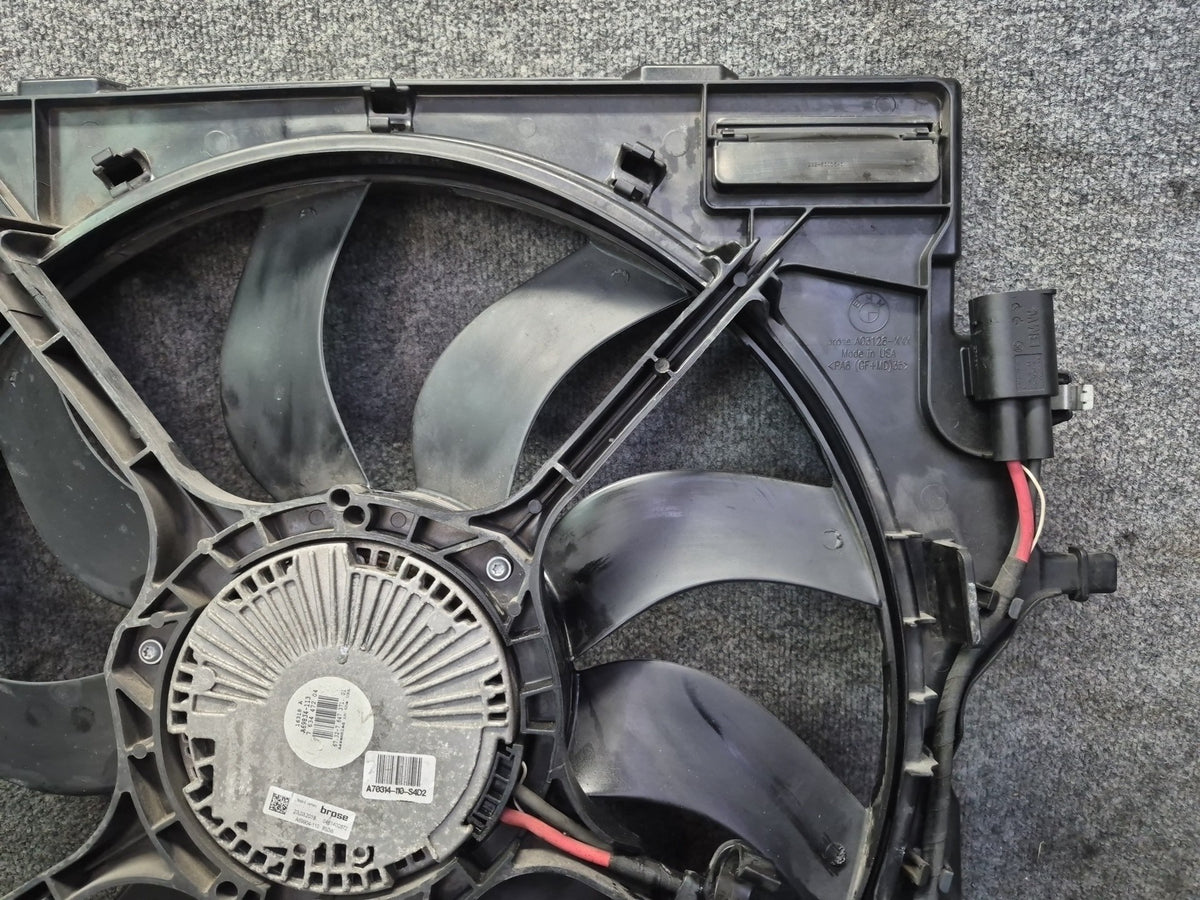 2014-2018 BMW F15 X5 4.4L Engine Cooling Fan Motor Shroud 7634472 Damaged
