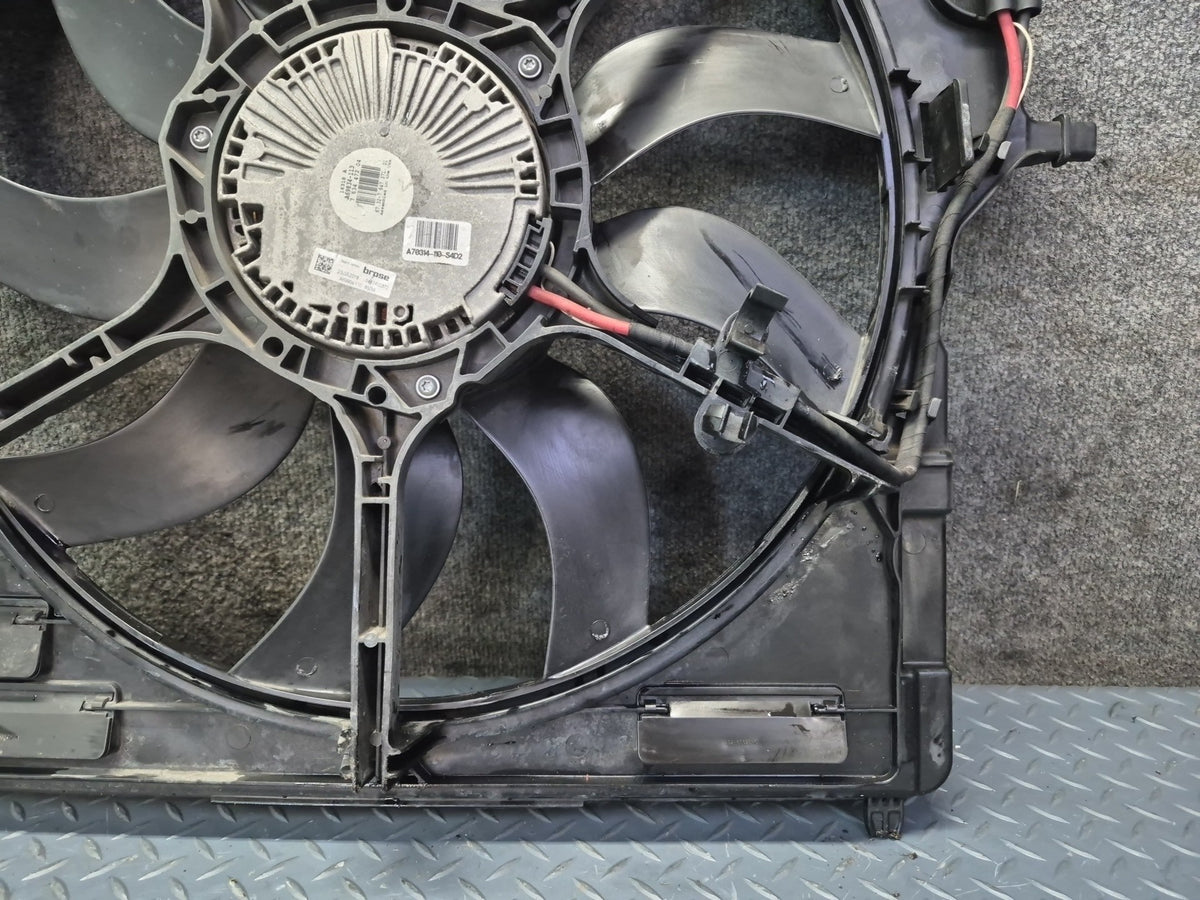 2014-2018 BMW F15 X5 4.4L Engine Cooling Fan Motor Shroud 7634472 Damaged