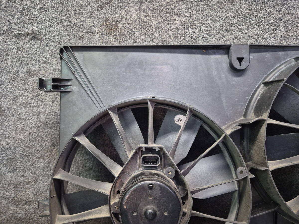 98-04 Chevrolet Corvette C5 A/T Engine Cooling Radiator Fan & Shroud 65K OEM