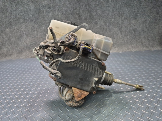 2003-2004 Lexus GX470 ABS Anti Lock Brake Master Cylinder Pump Actuator Assembly