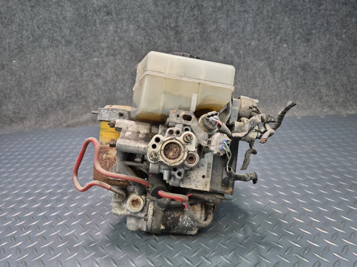 2003-2004 Lexus GX470 ABS Anti Lock Brake Master Cylinder Pump Actuator Assembly