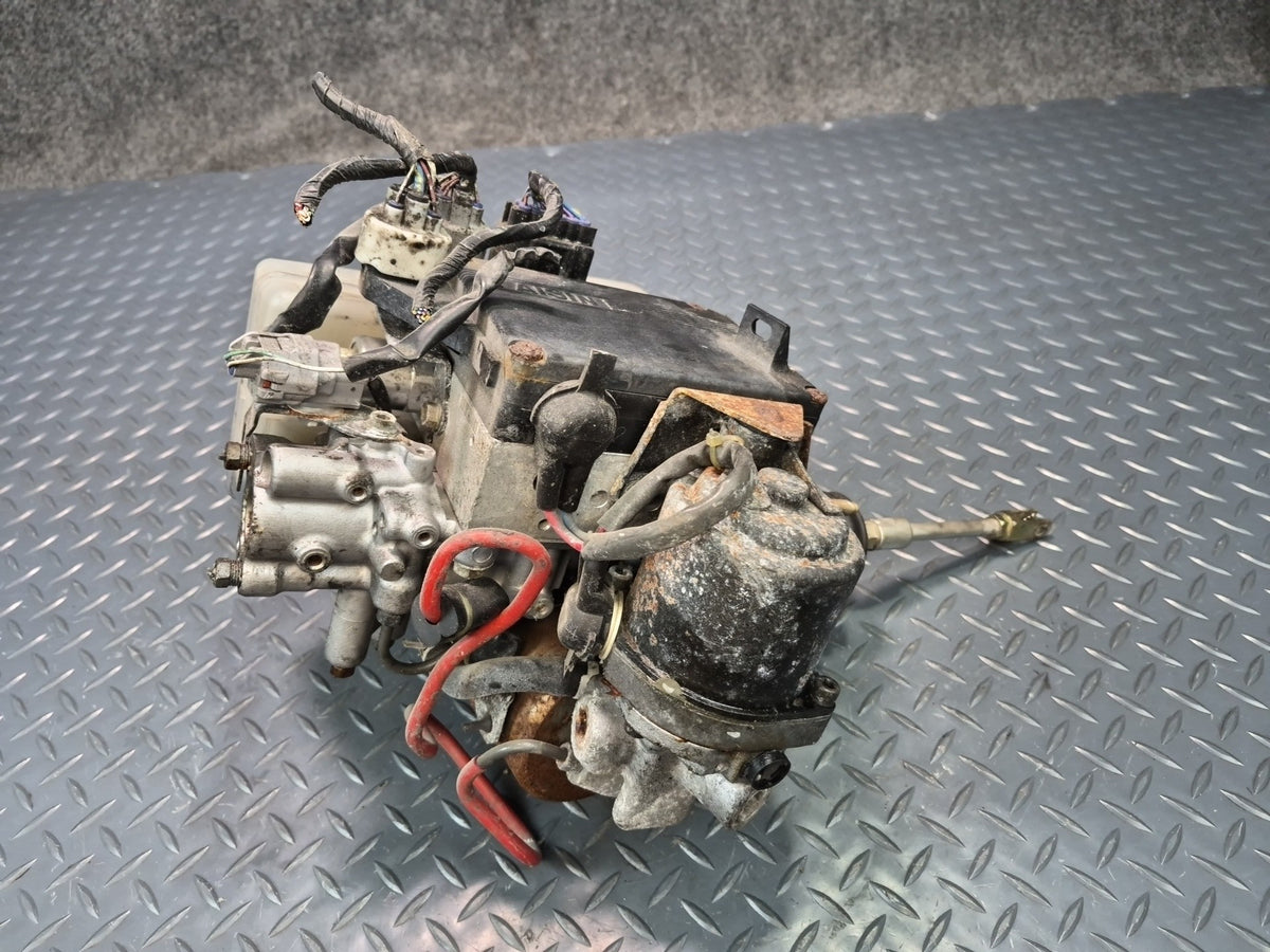2003-2004 Lexus GX470 ABS Anti Lock Brake Master Cylinder Pump Actuator Assembly