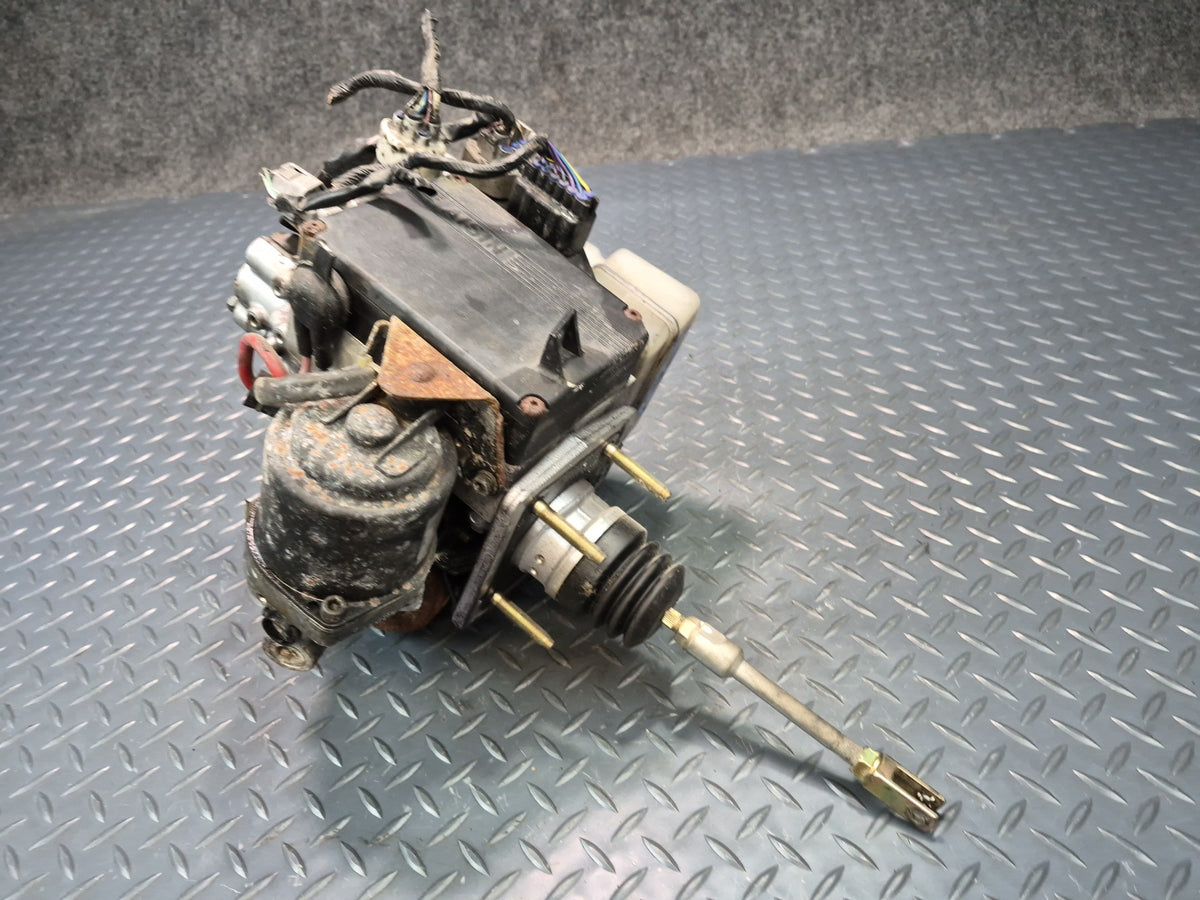 2003-2004 Lexus GX470 ABS Anti Lock Brake Master Cylinder Pump Actuator Assembly
