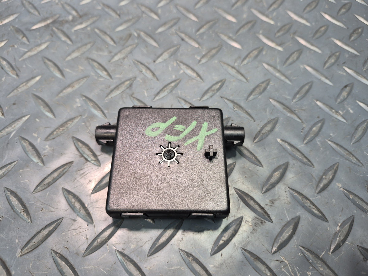 2014-2018 BMW F15 X5 Radio Antenna Noise Trap Circuit Filter Module 9343304