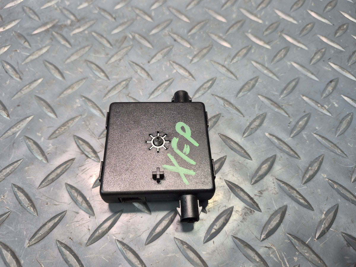 2014-2018 BMW F15 X5 Radio Antenna Noise Trap Circuit Filter Module 9343304