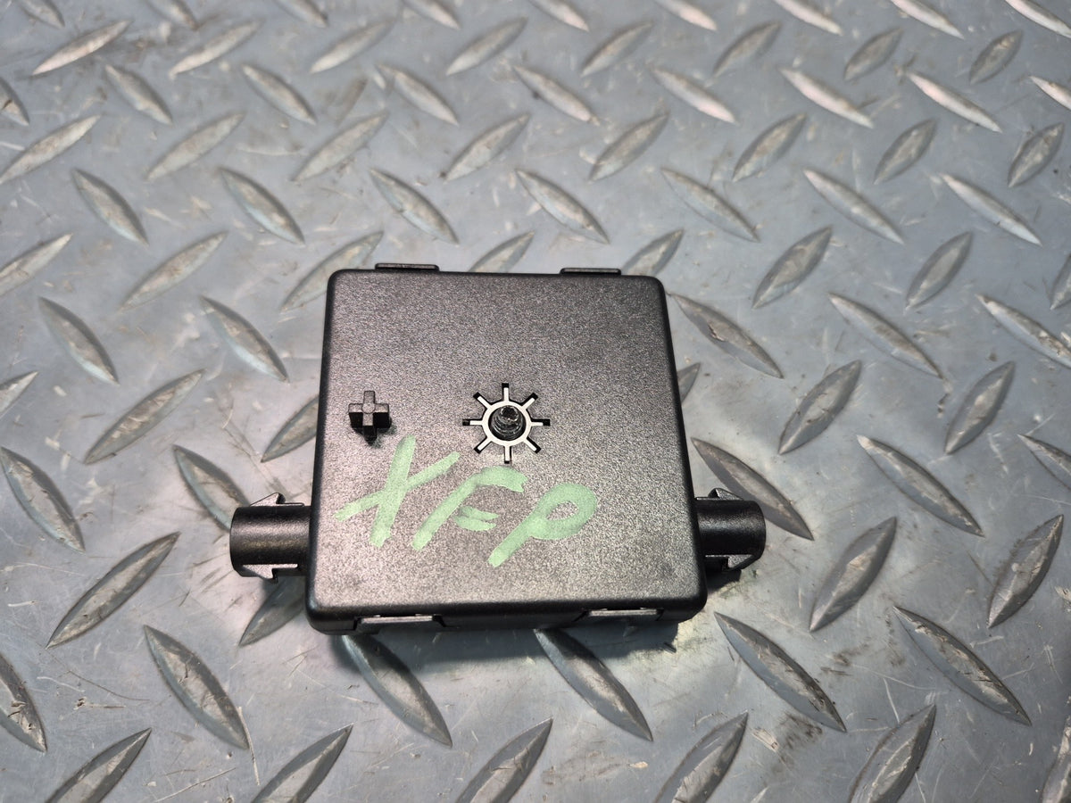 2014-2018 BMW F15 X5 Radio Antenna Noise Trap Circuit Filter Module 9343304