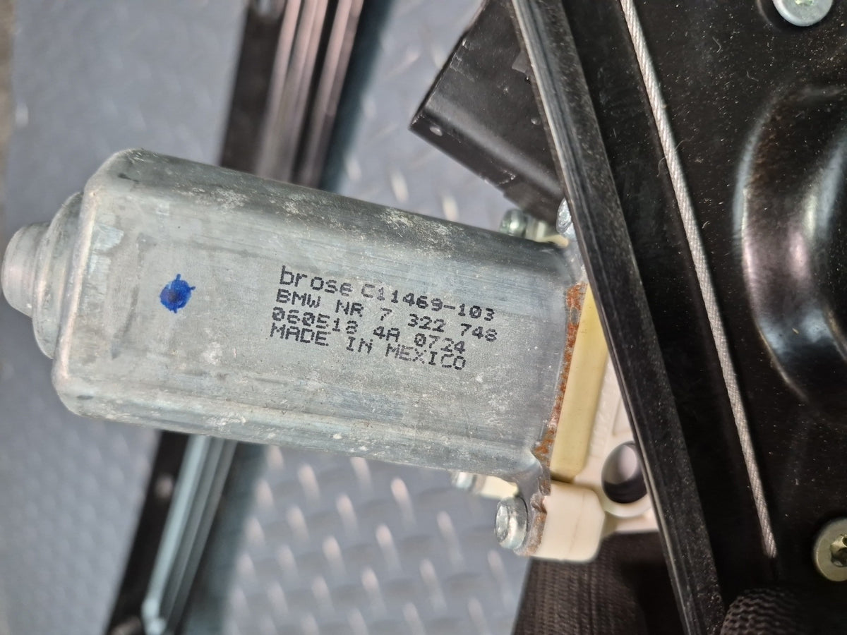 2014-2018 BMW F15 X5 Front Right Door Window Regulator w Motor