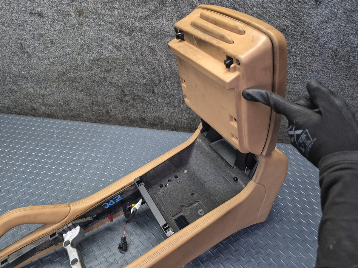 2003-2010 Porsche Cayenne 957 Center Console w Armrest Damaged