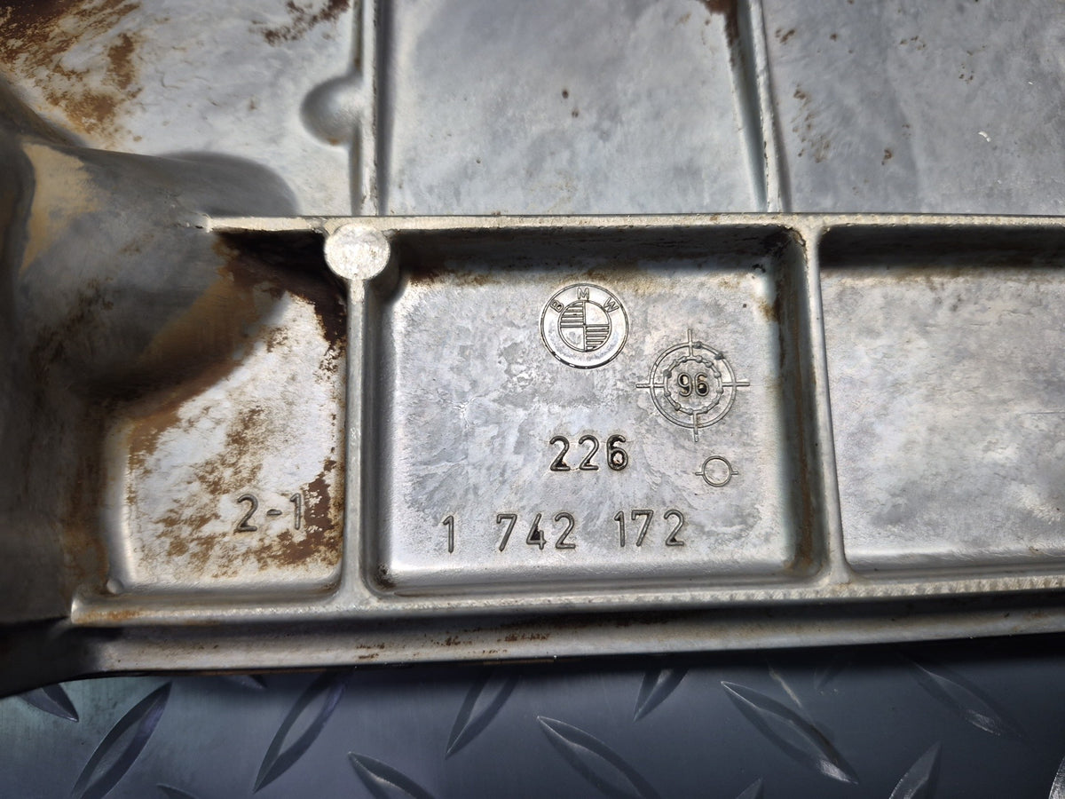 1996-1997 BMW E31 840Ci M62 Engine Timing Chain Cover Plate Set of 2