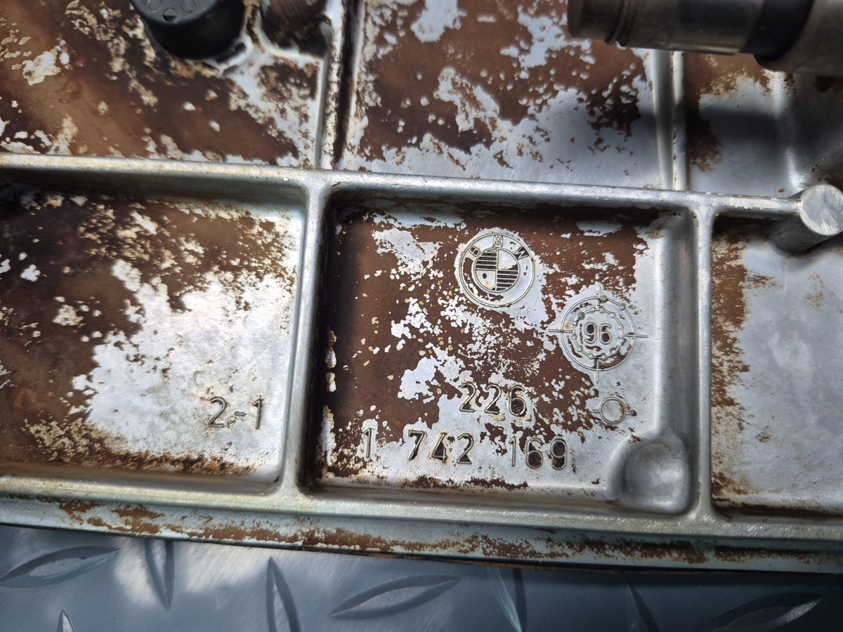 1996-1997 BMW E31 840Ci M62 Engine Timing Chain Cover Plate Set of 2