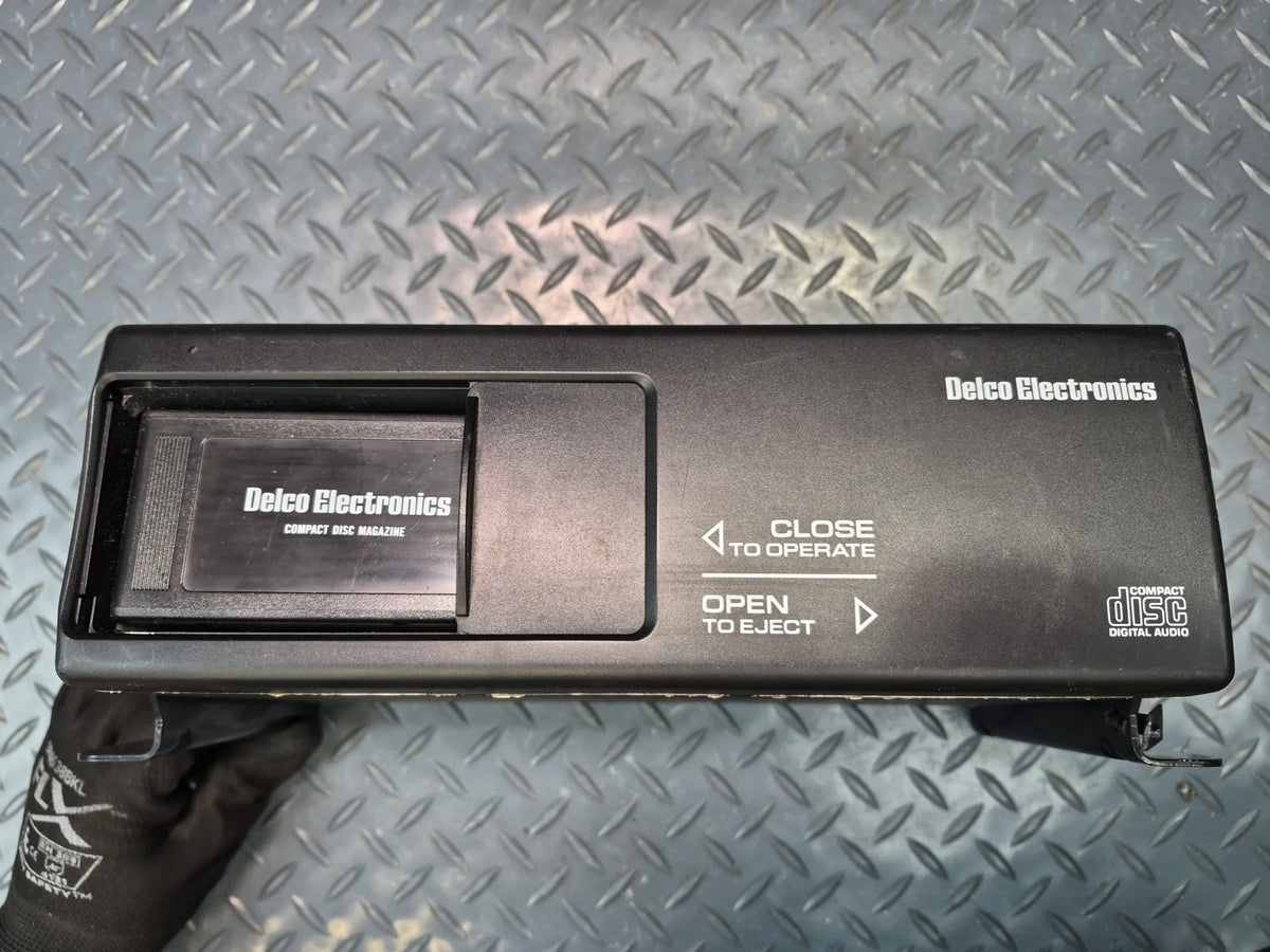 97-04 Chevrolet Corvette C5 12 Dics CD Changer Pioneer w Magazine 16220776 OEM